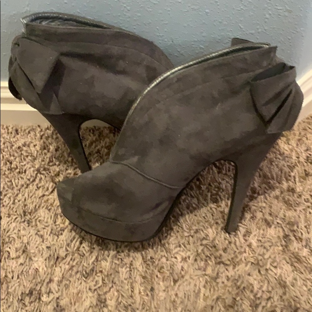 Sleek peep toe heels